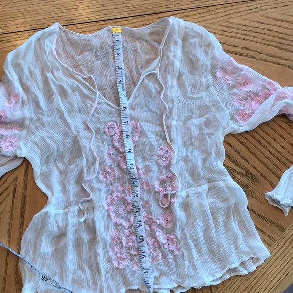 Sheer blouse with appliqués - Picture 3 of 8